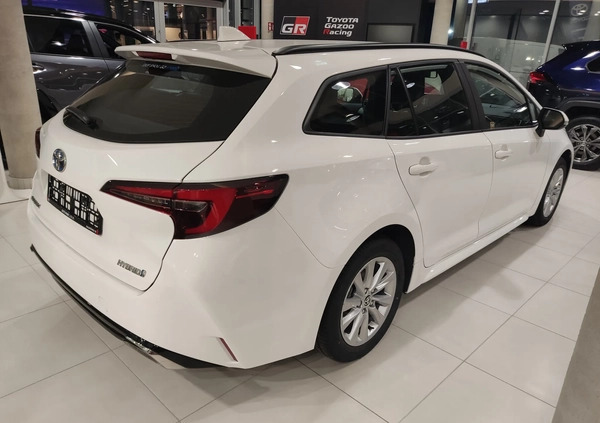 Toyota Corolla cena 120600 przebieg: 5, rok produkcji 2023 z Poznań małe 92